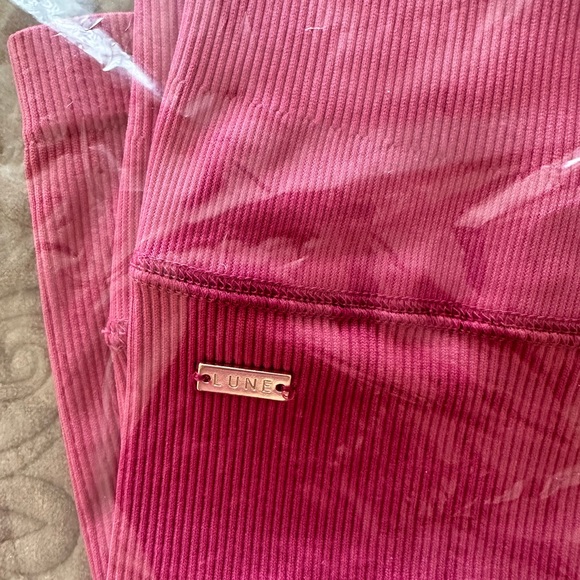 Lune Active LUNA RIB SHORT - WOMEN'S in Red Violet M - Picture 5 of 9